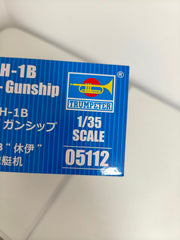 Trumpeter 05112 1/35 Scale UH-1B Huey -Gunship Military Assembly Model Kit New