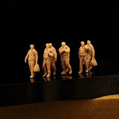 Miniature model of 7 man U.S. bomber crew from World War II (white model) LSSNO245 1/35/48/64/72/87/100/144
