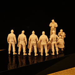 White model of 12 American bomber pilots and photographers from WWII LSSNO293 1/35/48/64/72/87/100/144