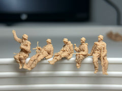 13 Winter Sitting Tank Soldiers in World War II D LSSNO70 1/35/48/64/72/87/100/144
