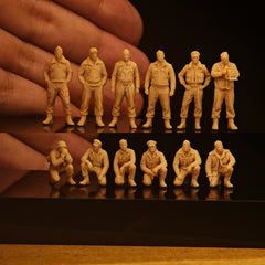 White model of 12 American bomber pilots and photographers from WWII LSSNO293 1/35/48/64/72/87/100/144