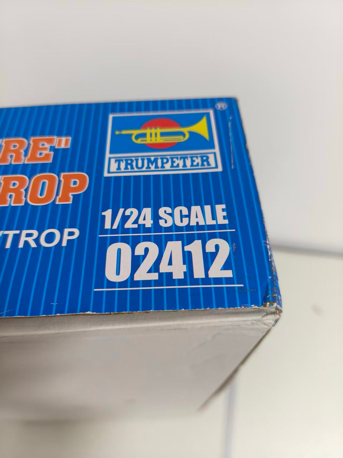 Trumpeter 1/24 02412 Spitfire Mk.VB/Trop — detail view 2