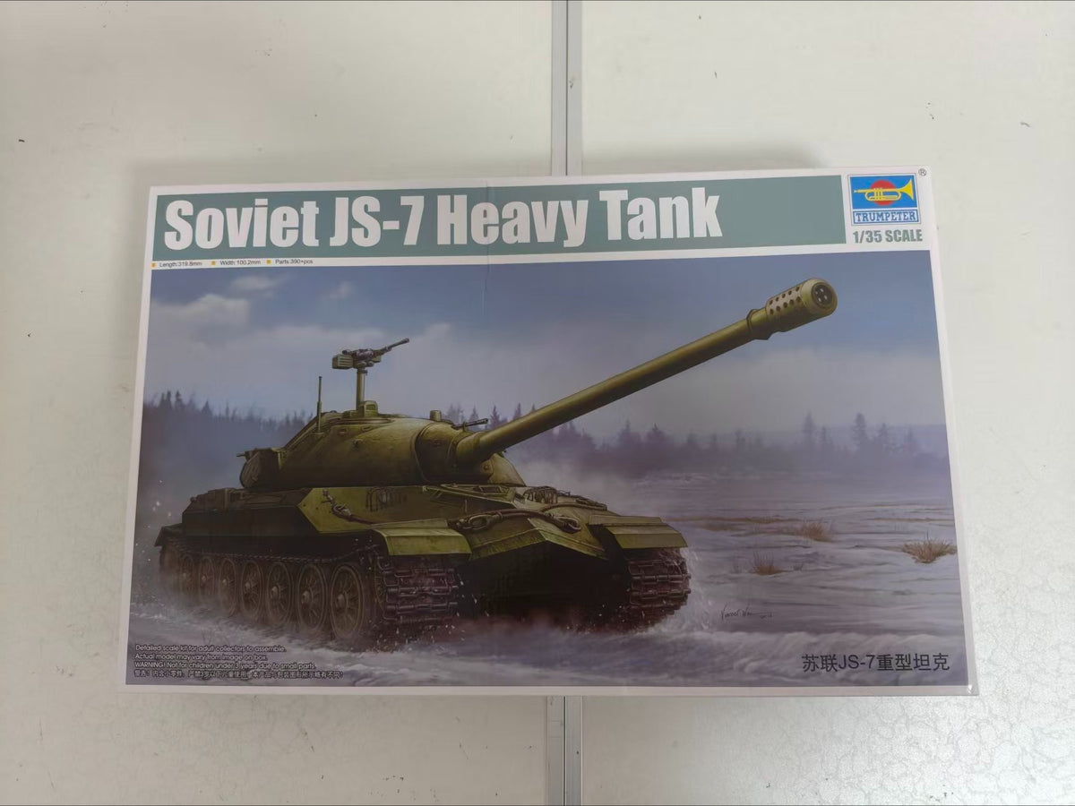 Trumpeter 1/35 05586 Soviet JS-7 Heavy Tank — detail view 4