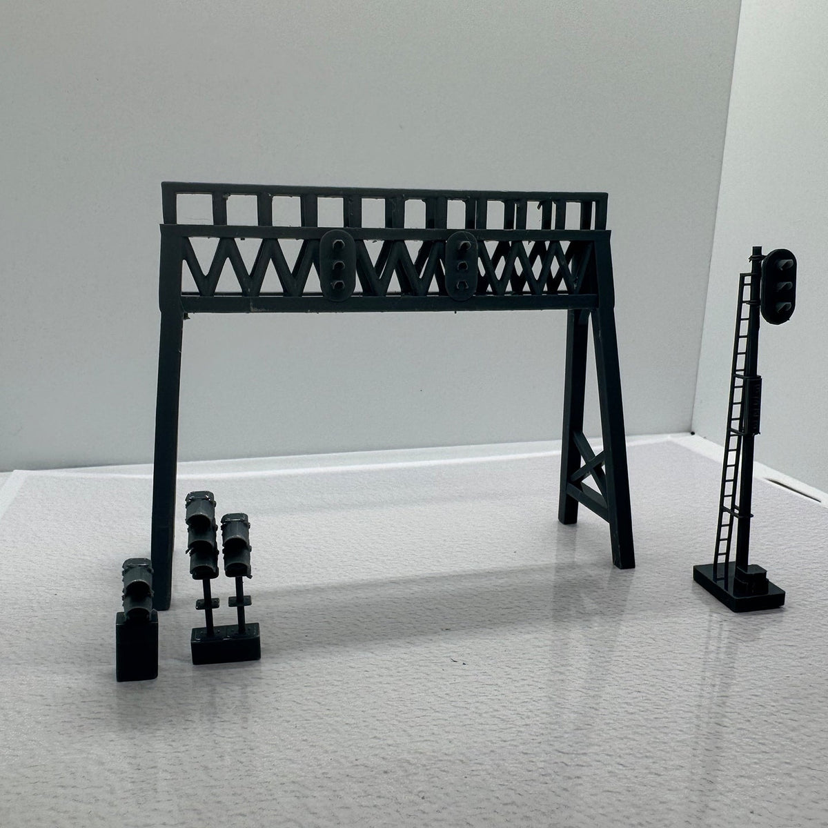 LYTS097  3D Printed Model Kit Model Railway Scenery Dwarf Block Signal And Bridge Set