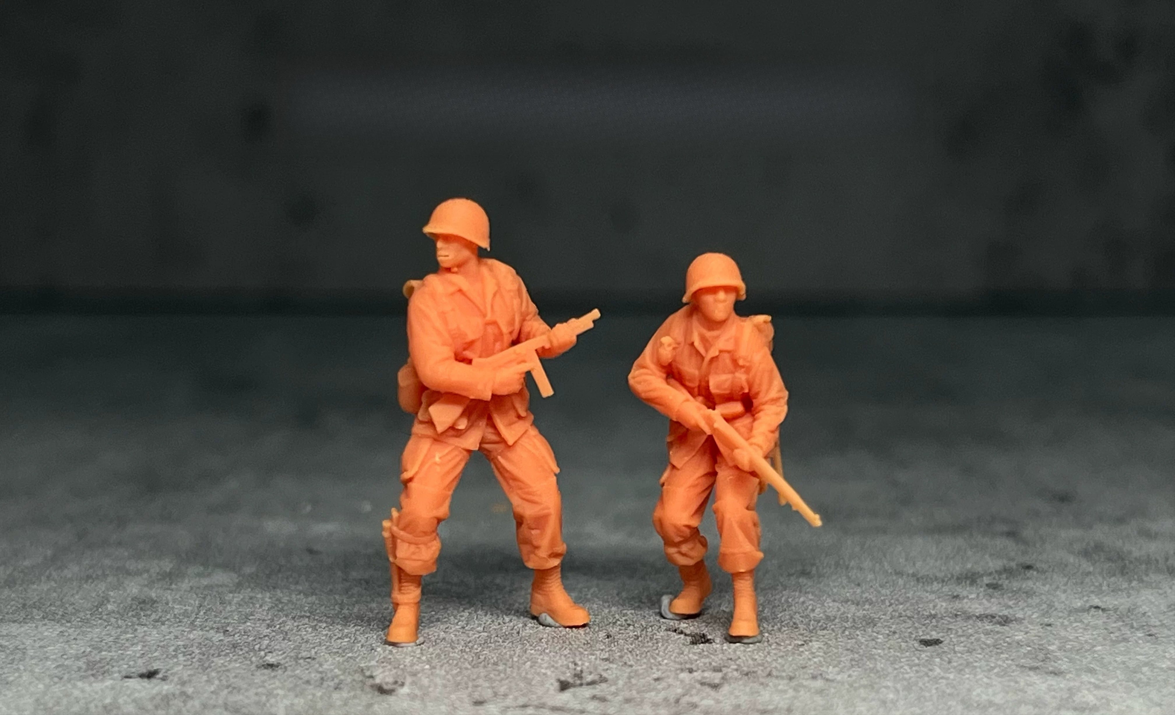 World War II paratroopers: 101st Airborne Division, 8-person unit. Can be customized with various communication options. LSSNo33 1/35/48/64/72/87/100/144