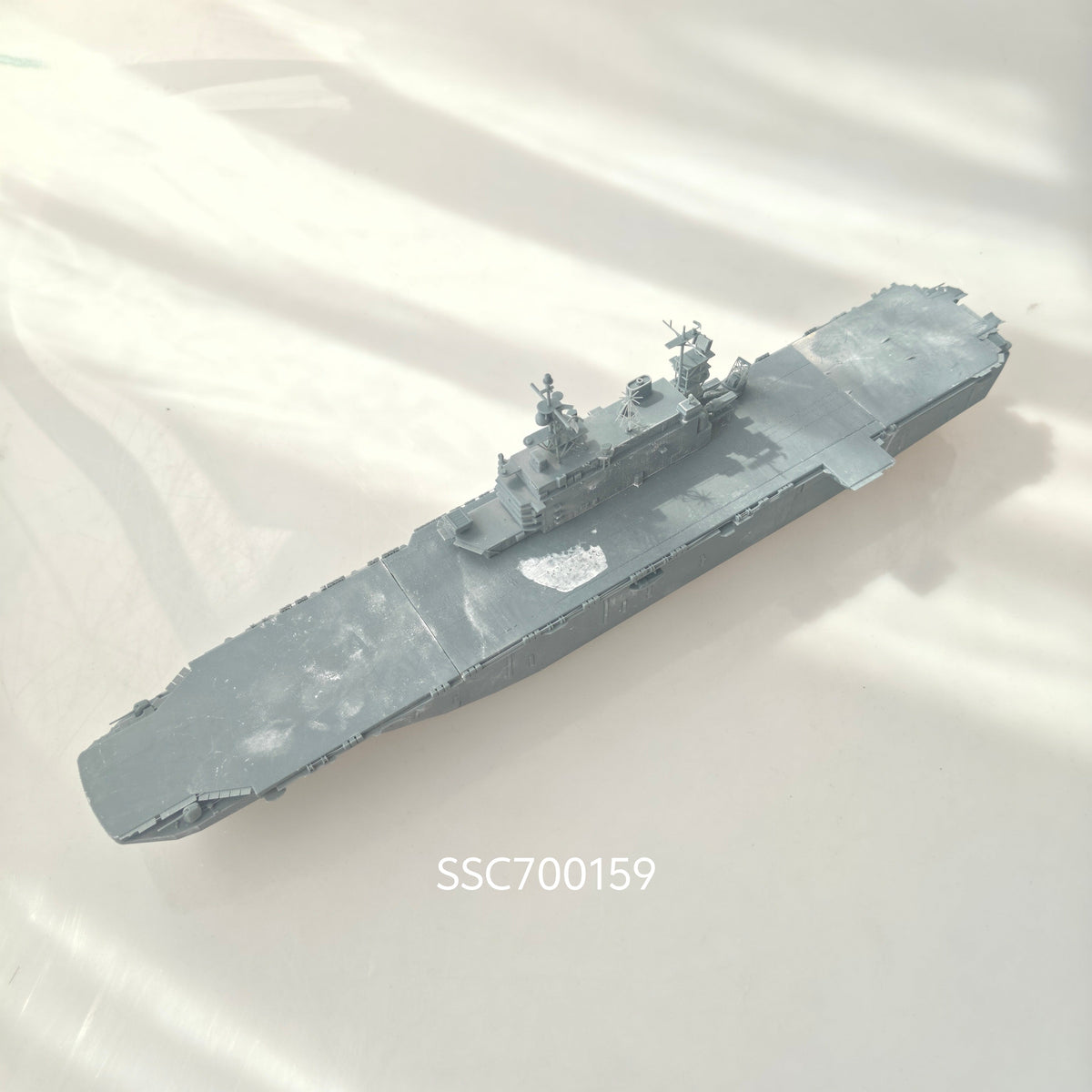 SSC159 Military Model USS LHA-1 Tarawa Class Amphibious Assault Ship Water Line — detail view 4