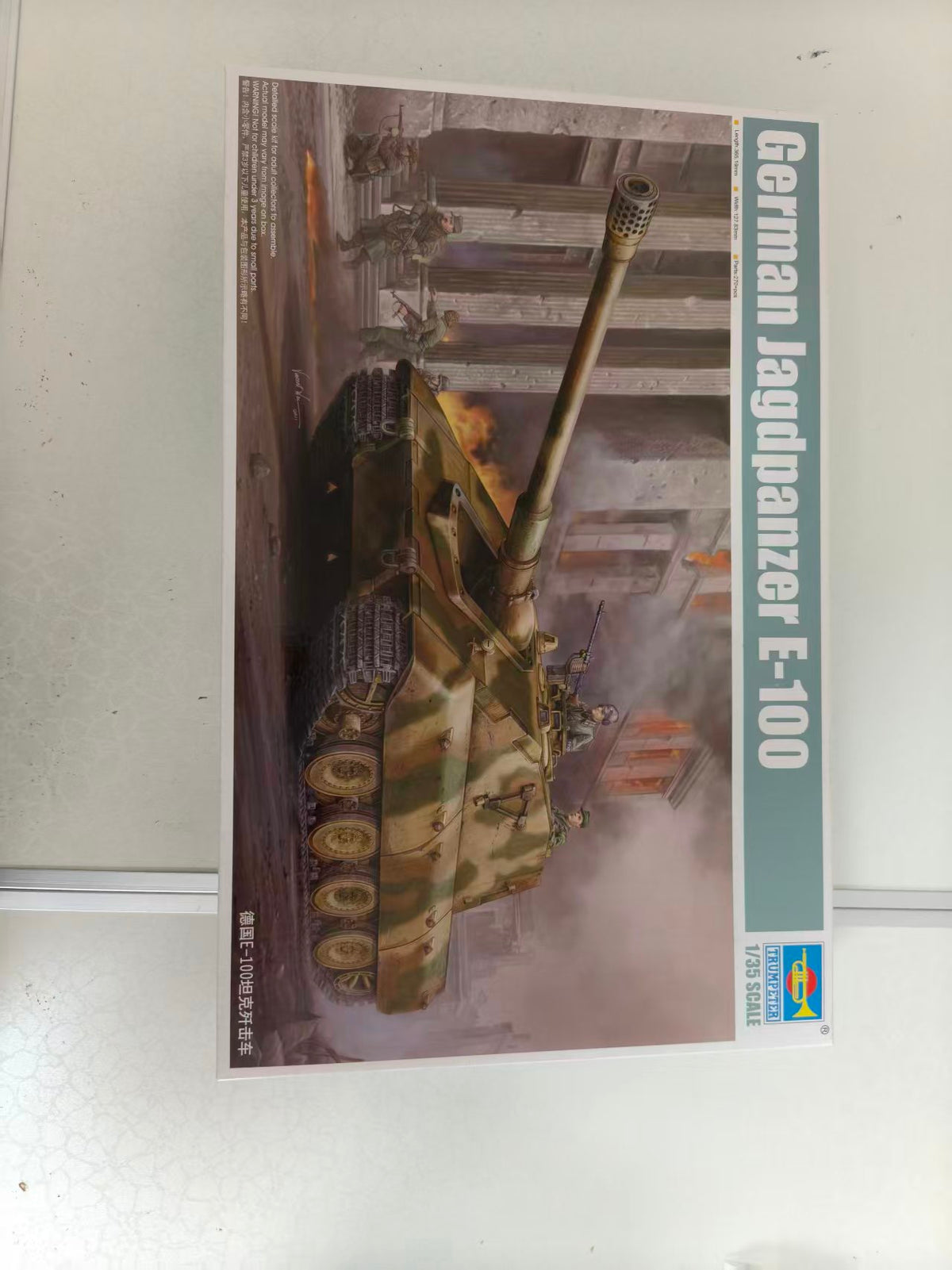 Trumpeter 01596 - 1/35 German Tank Hunter E-100 - New- — detail view 3