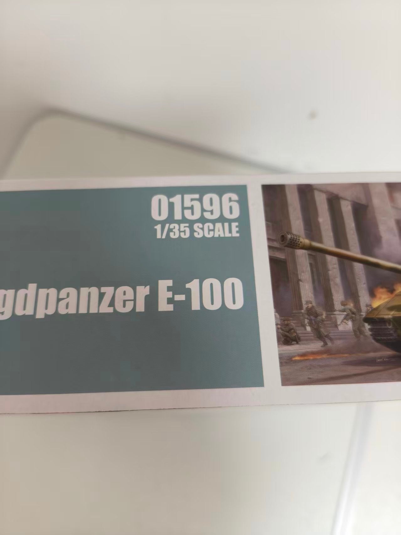 Trumpeter 01596 - 1/35 German Tank Hunter E-100 - New- Secondary image