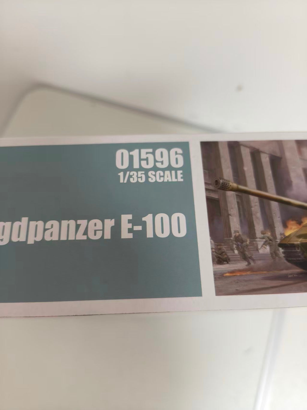 Trumpeter 01596 - 1/35 German Tank Hunter E-100 - New-