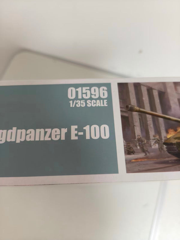 Trumpeter 01596 - 1/35 German Tank Hunter E-100 - New-