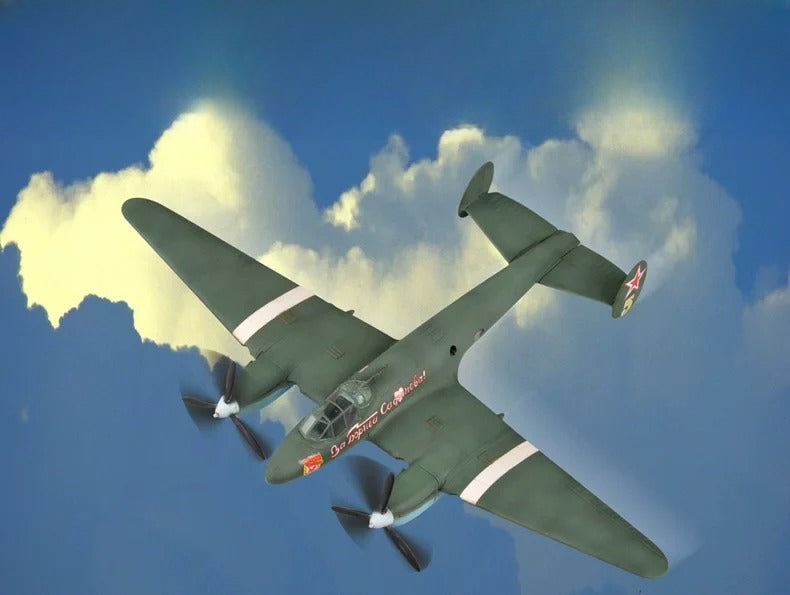 Trumpeter HOBBY BOSS 1/72 Soviet PE-2 Bomber 80296 — scale model kit