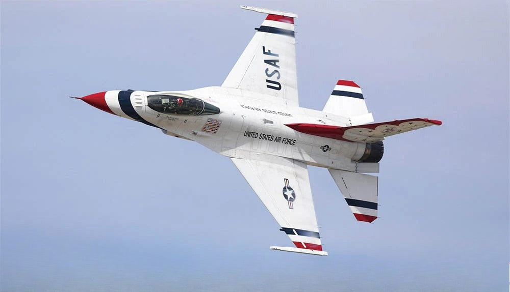 Hasegawa 02495 1/72 US F-16C (Block 52) Fighting Falcon “Thunderbirds” w/ Patch — scale model kit