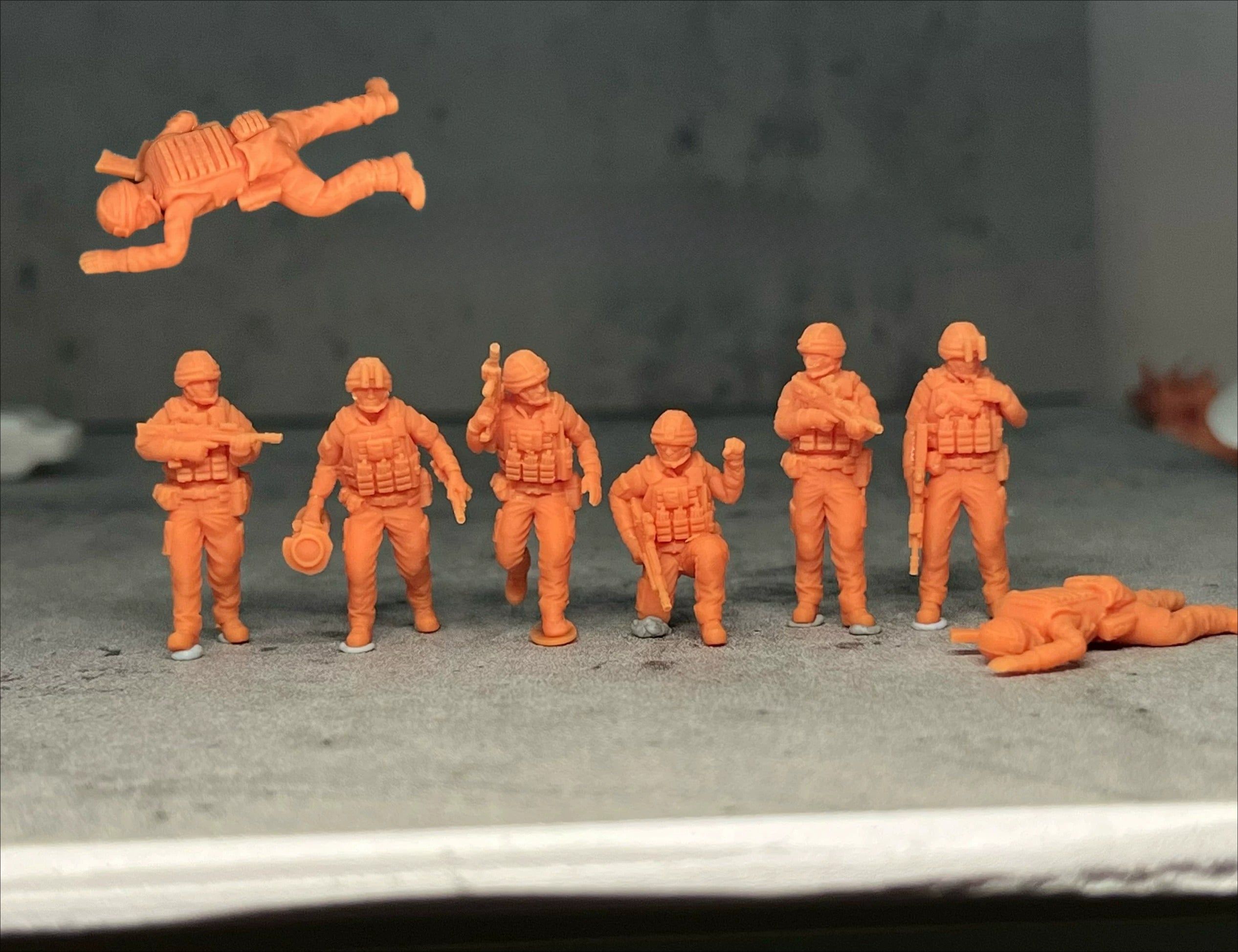 Modern British Soldier Alert Team 7pcs LSSNO3 1/35/48/64/72/87/100/144