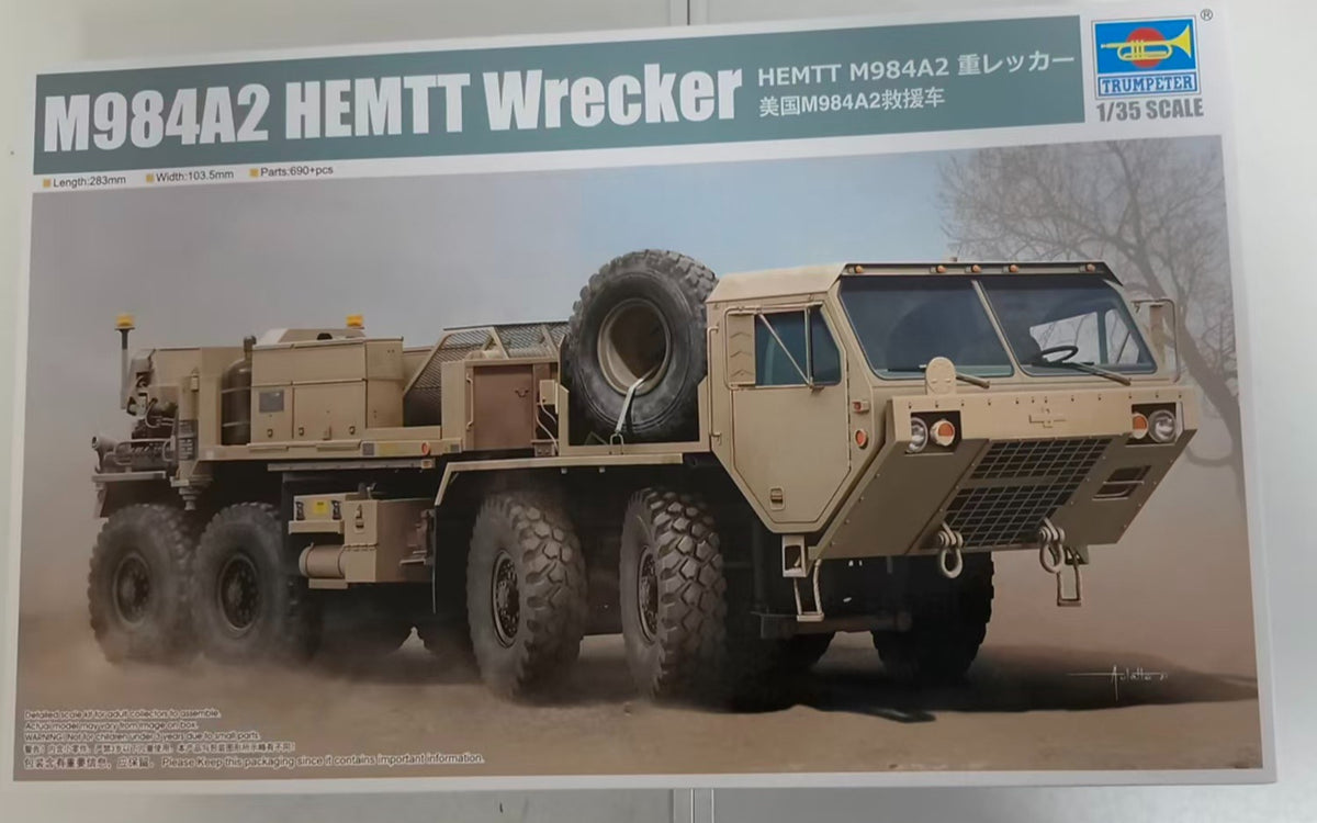 Trumpeter 01083 1/35 M984A2 HEMTT Wrecker rescue vehicle — detail view 4