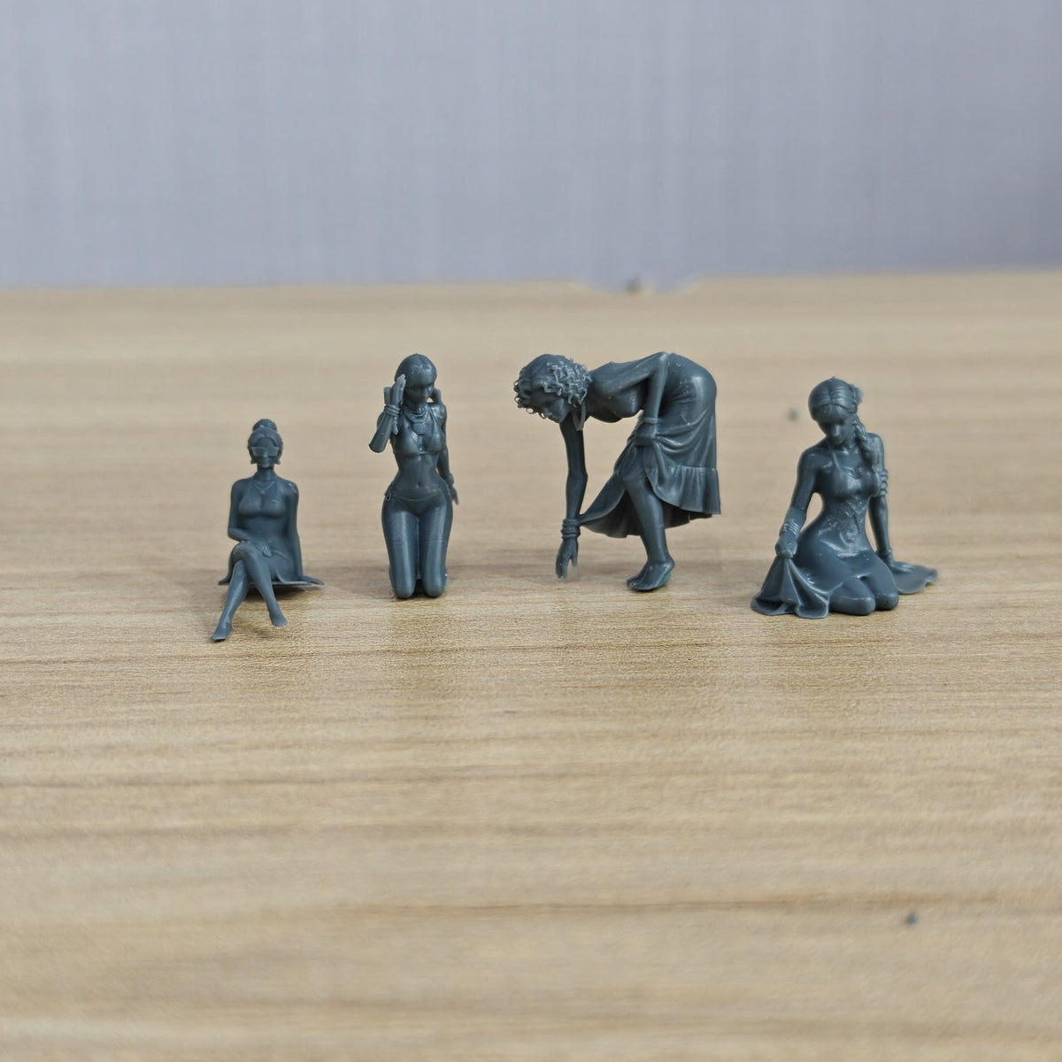 MRY-SFW LYTR741 Modern Beach Sitting Female 4 pcs Miniature Car Diorama Figures Scene Props Accessories Resin 3D Printed Resin Model Kit by SSMODEL