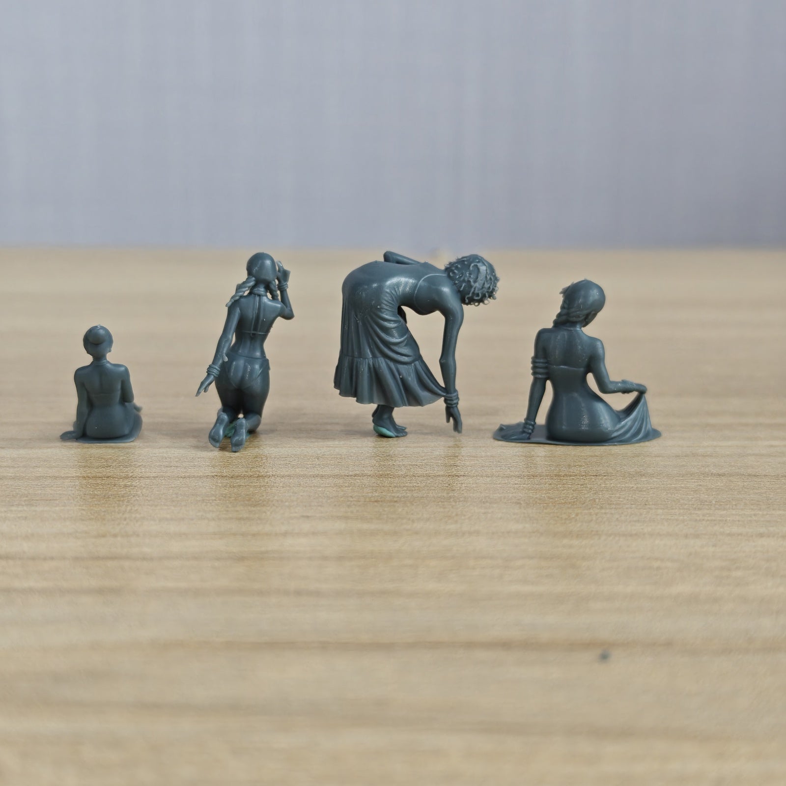 Detail view of MRY-SFW LYTR741 Modern Beach Sitting Female 4 pcs Miniature Car Diorama Figures Scene Props Accessories Resin Model