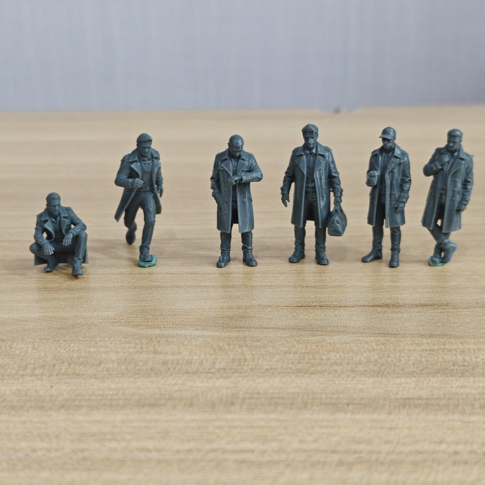 Detail view of MRY-SFW LYTR608 Modern Urban Trench Coat Style Youth Male Multi-Pose Six-Person Set Miniature Car Diorama Figures Scene Props Accessories Resin Model