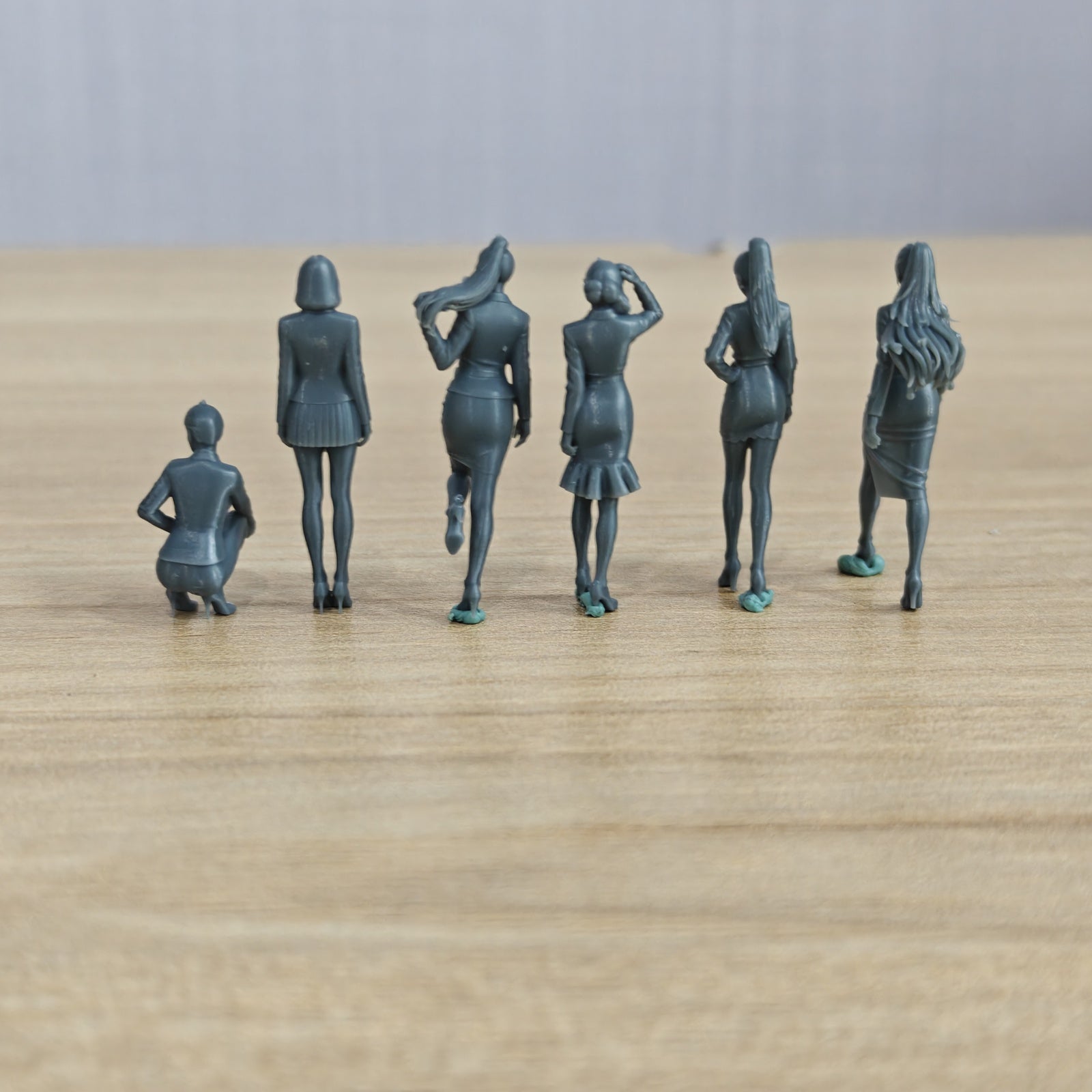 Detail view of MRY-SFW LYTR711 Modern Figure Professional Businesswoman Style 6 pcs Miniature Car Diorama Figures Scene Props Accessories Resin Model