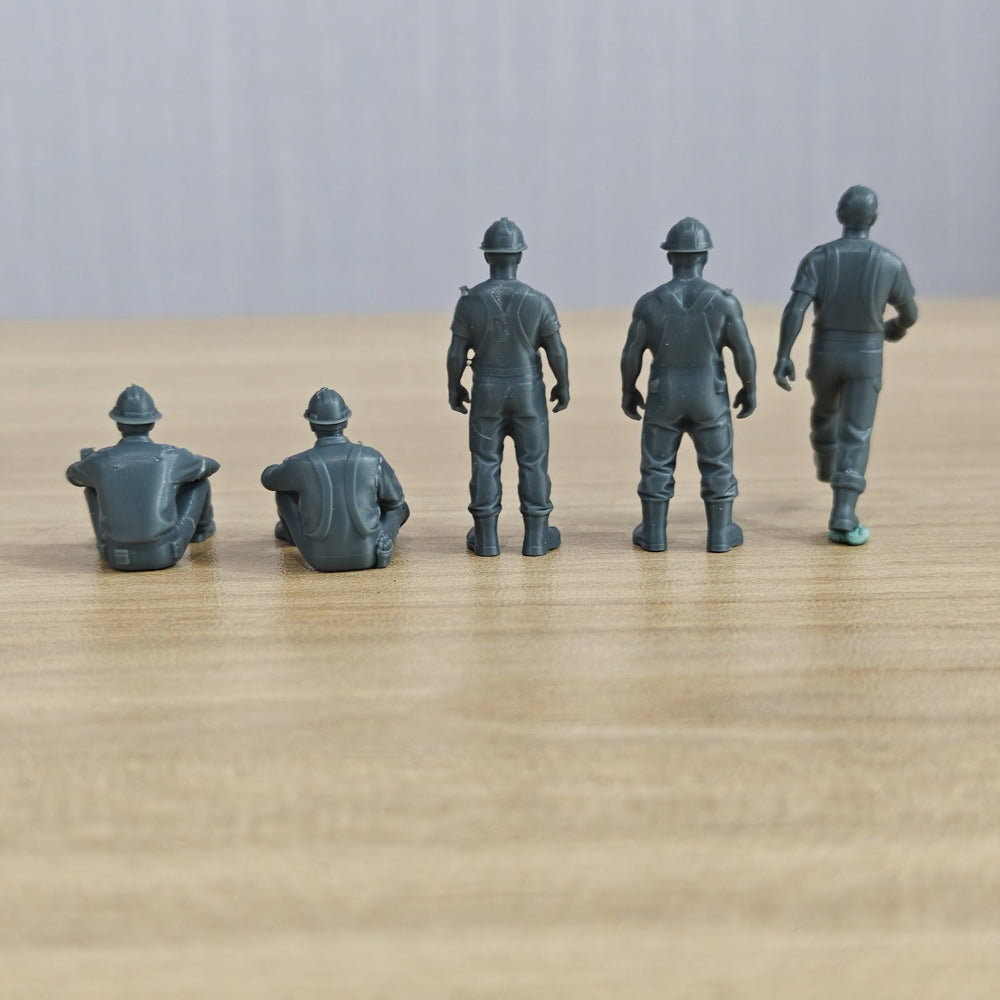 Detail view of Yao's Studio LYTR305 Unpainted Worker Miniatures 5-Pack | For Diorama, Hobby Painting & Scene Props Miniatures Diorama Resin Figures Model