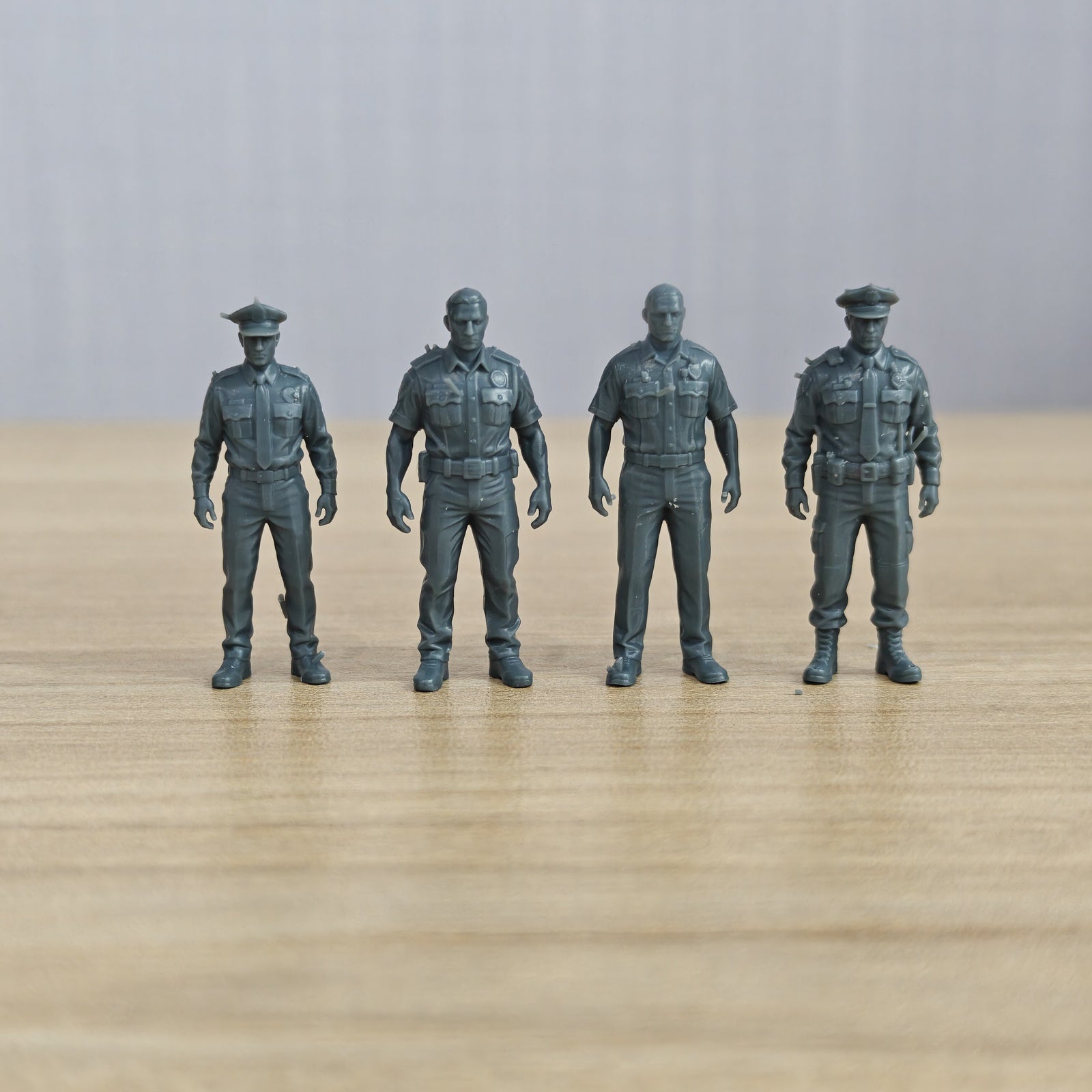 MRY-SFW LYTR367  Police Officers 4-Pack, Ideal, Tabletop Games Painting Miniature Car Diorama Figures Scene Props Accessories Resin 3D Printed Resin Model Kit by SSMODEL