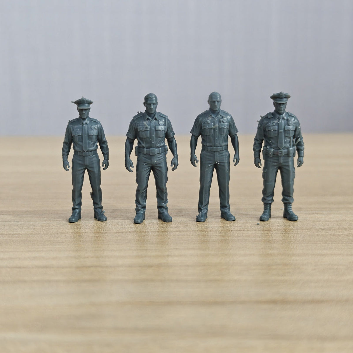MRY-SFW LYTR367  Police Officers 4-Pack, Ideal, Tabletop Games Painting Miniature Car Diorama Figures Scene Props Accessories Resin 3D Printed Resin Model Kit by SSMODEL