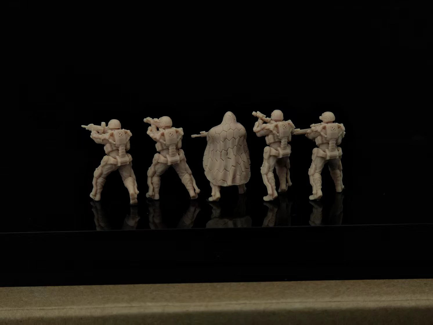 Modern exoskeleton soldier team of 5 LSSNO154 1/35/48/64/72/87/100/144