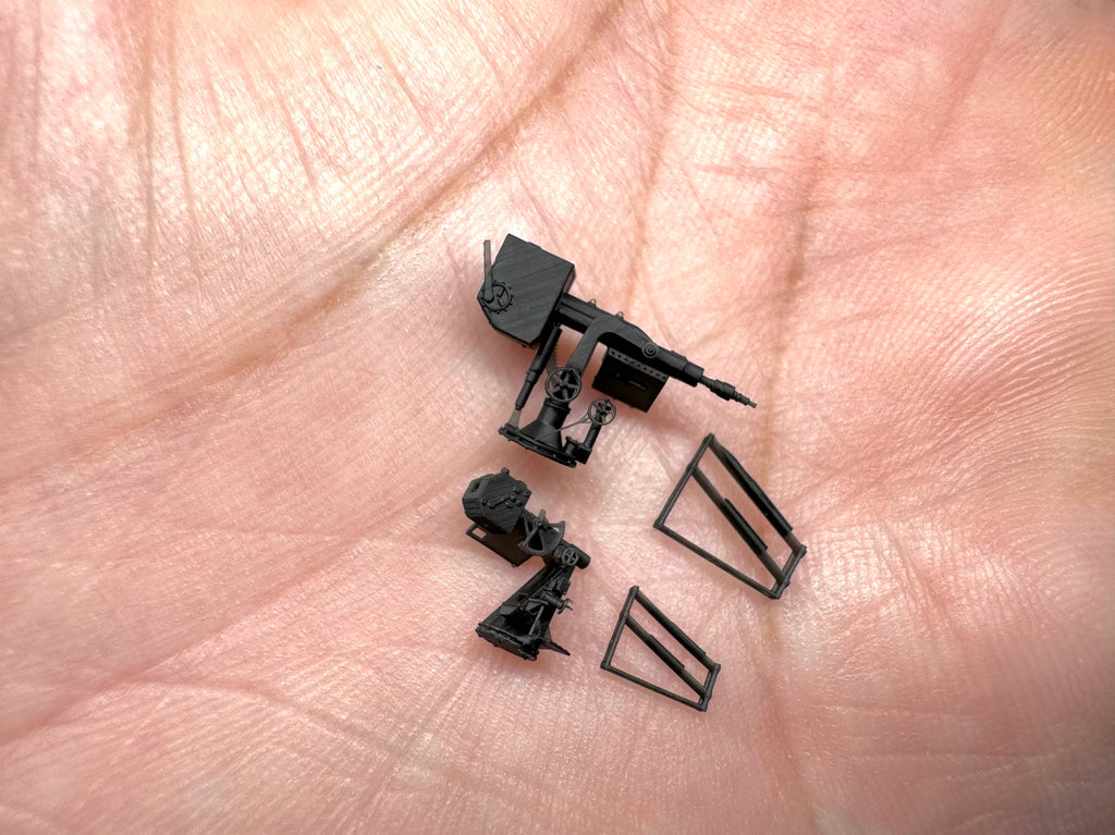 SSMODEL G350005 350 scale German 150mm 105 mm exercise gun and loading rack