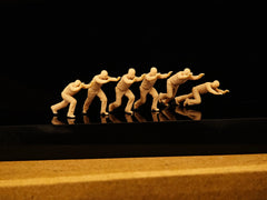 Miniature white model of 6 ground crew members of a US Navy aircraft carrier during WWII LSSNO301 1/35/48/64/72/87/100/144