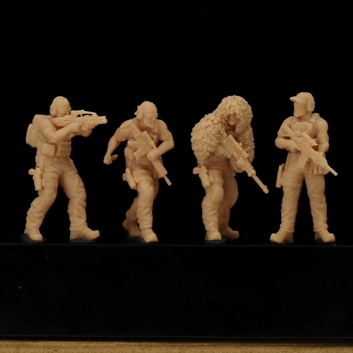 A modern drone team of 5 people LSSNO131 1/35/48/64/72/87/100/144 — detail view 2
