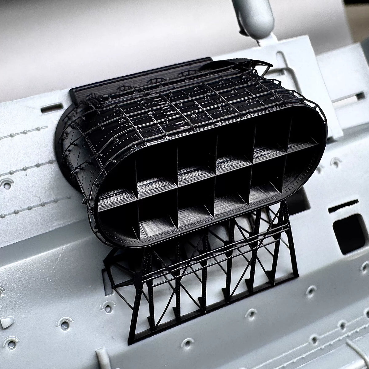 SSMODEL R350070   1/350 scale family chimney — detail view 2