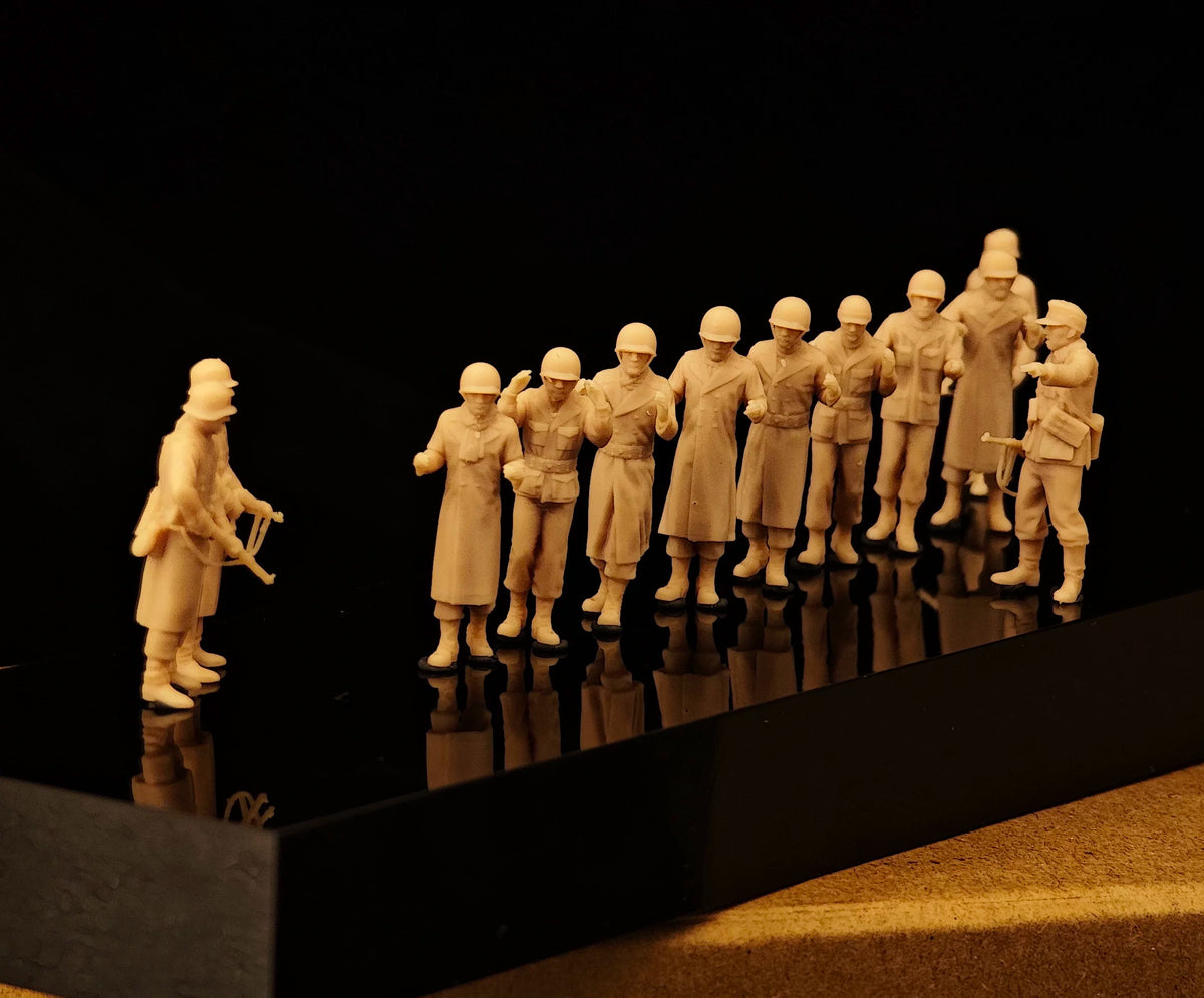 12 American prisoners of war captured during the Battle of the Bulge in World War II  LSSNO308 1/35/48/64/72/87/100/144 — scale model kit