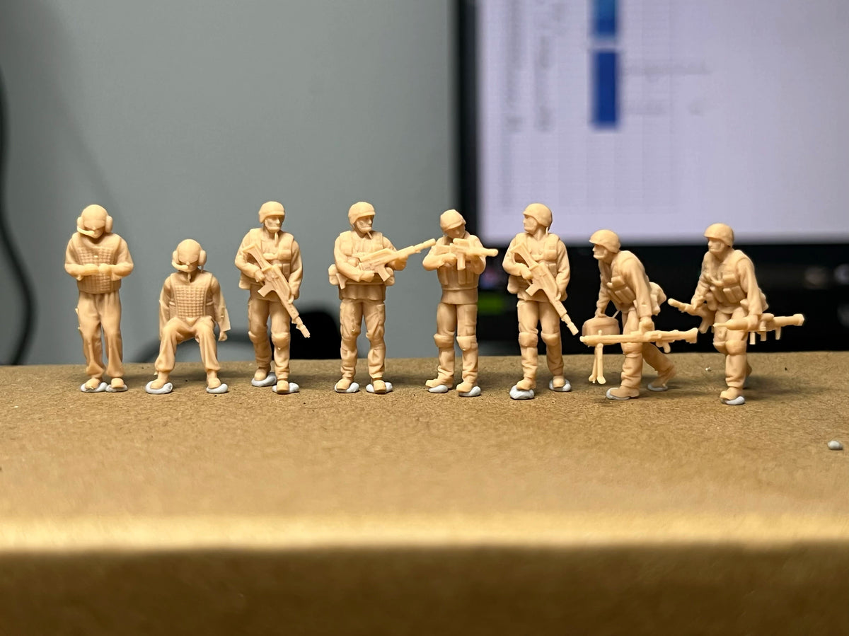 8 people from the modern Federal Republic LSSNO98 1/35/48/64/72/87/100/144 Main image