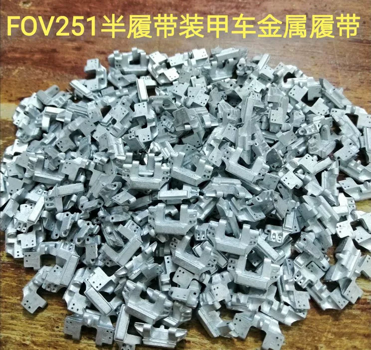 SSMODEL  32163 is equipped with a FOV251 half-track armored vehicle 1/32 metal tracks with pins