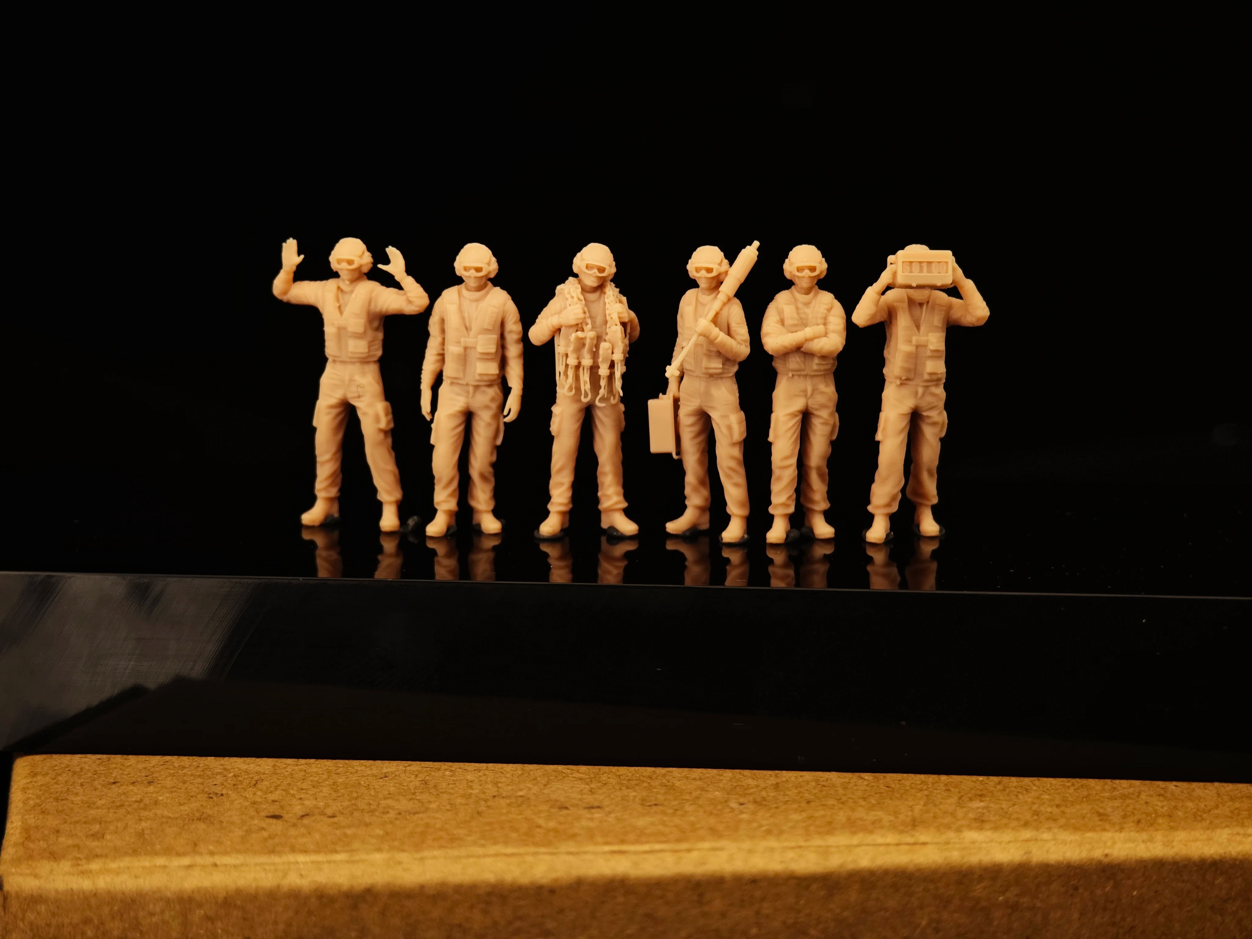 Modern aircraft carrier ground crew 1 miniature 11 soldier white model LSSNO227 1/35/48/64/72/87/100/144
