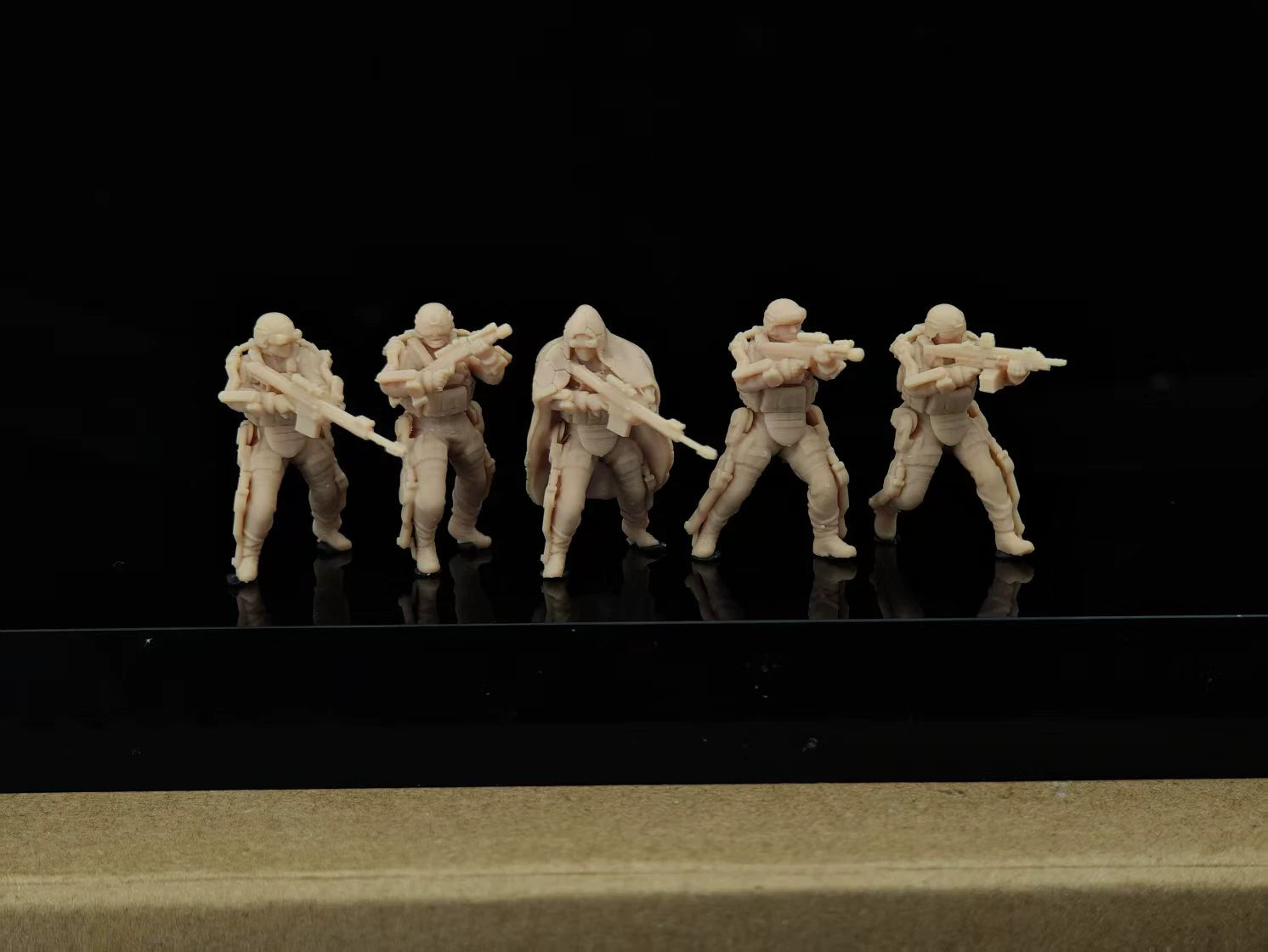 Modern exoskeleton soldier team of 5 LSSNO154 1/35/48/64/72/87/100/144
