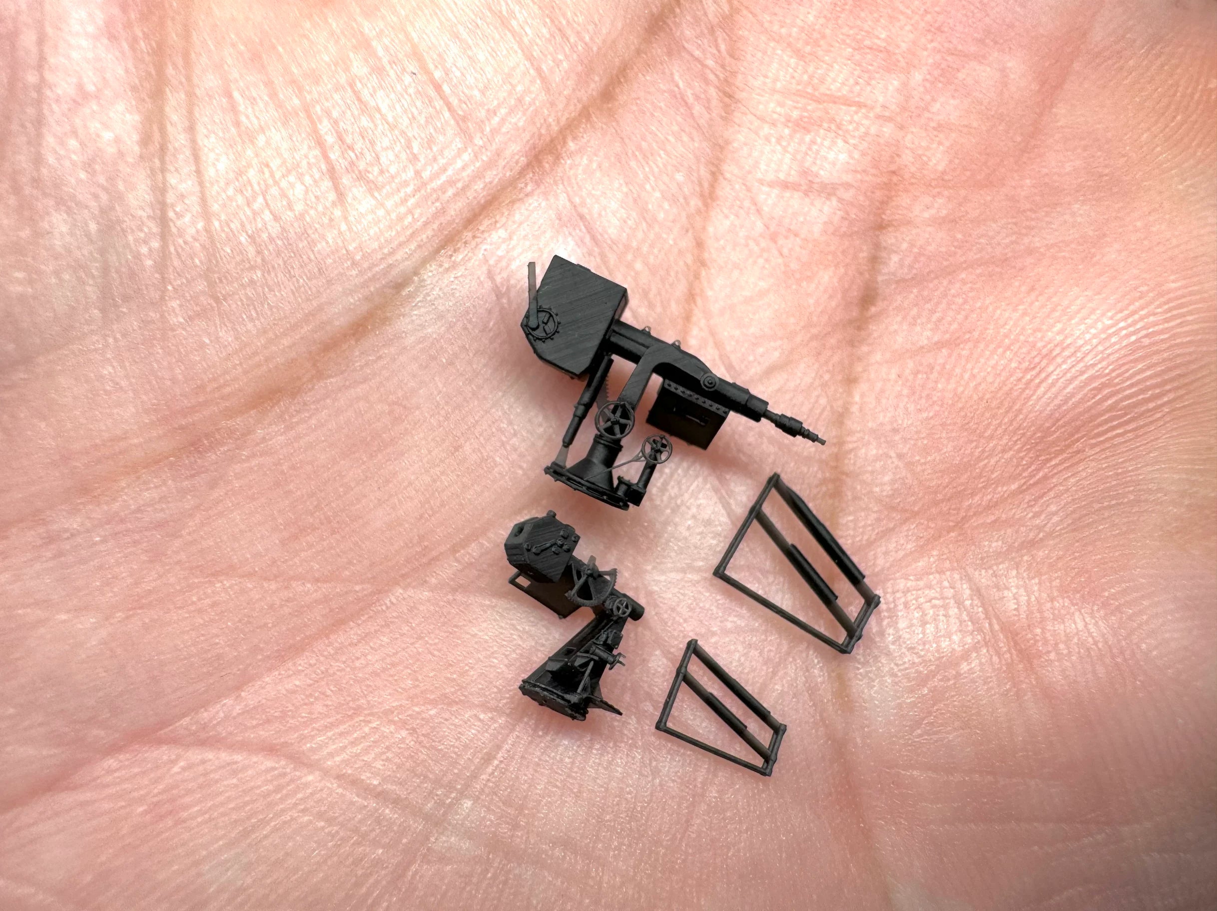 SSMODEL G350005 350 scale German 150mm 105 mm exercise gun and loading rack