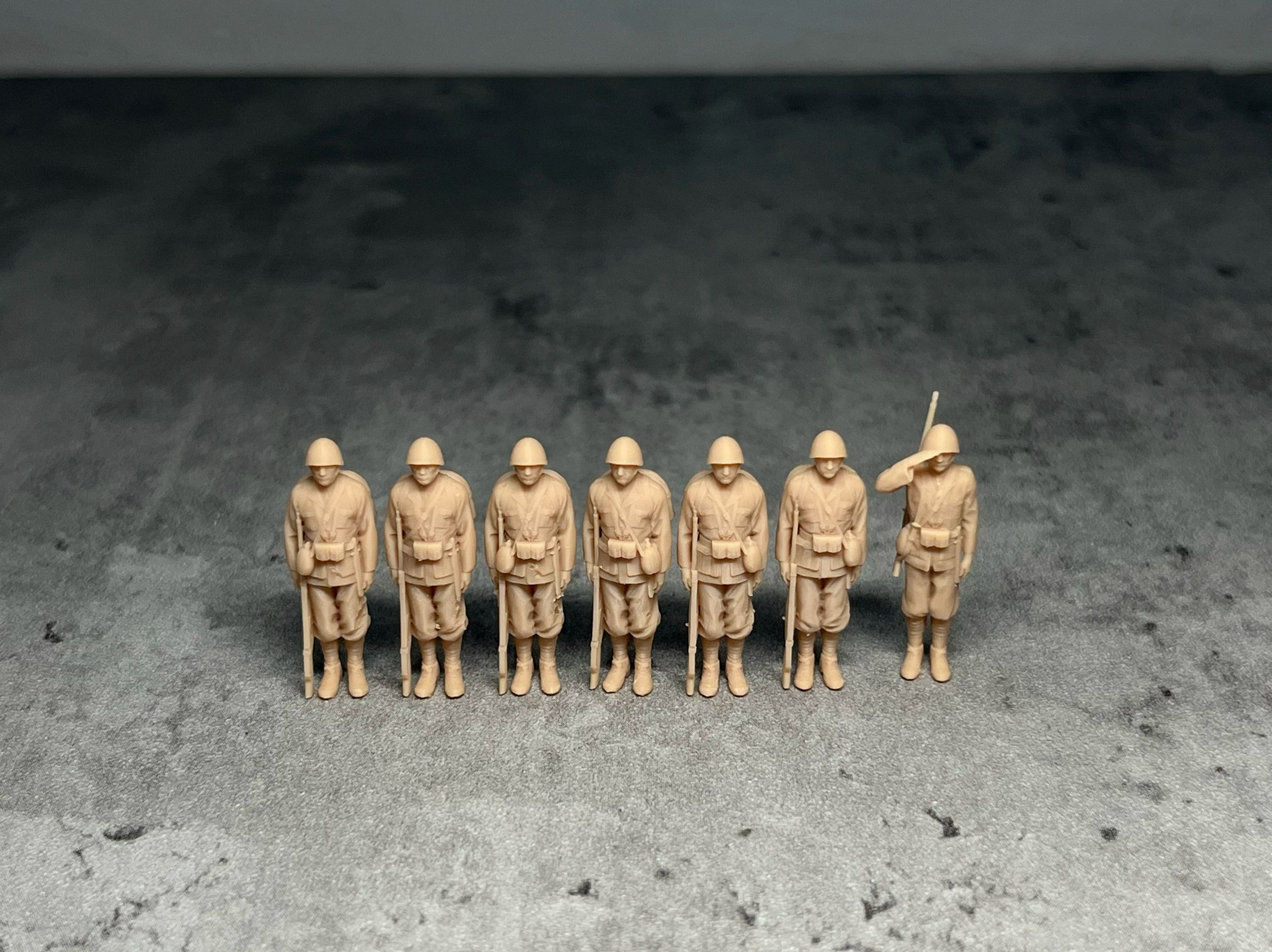 Group of 15 Italian soldiers from World War II. Can be customized with various proportions for communication purposes.LSSNo49 1/35/48/64/72/87/100/144