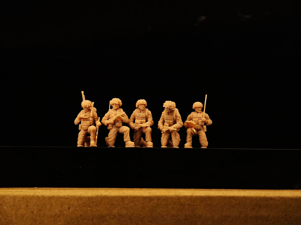 Modern British infantry (5 men)  LSSNO258 1/35/48/64/72/87/100/144