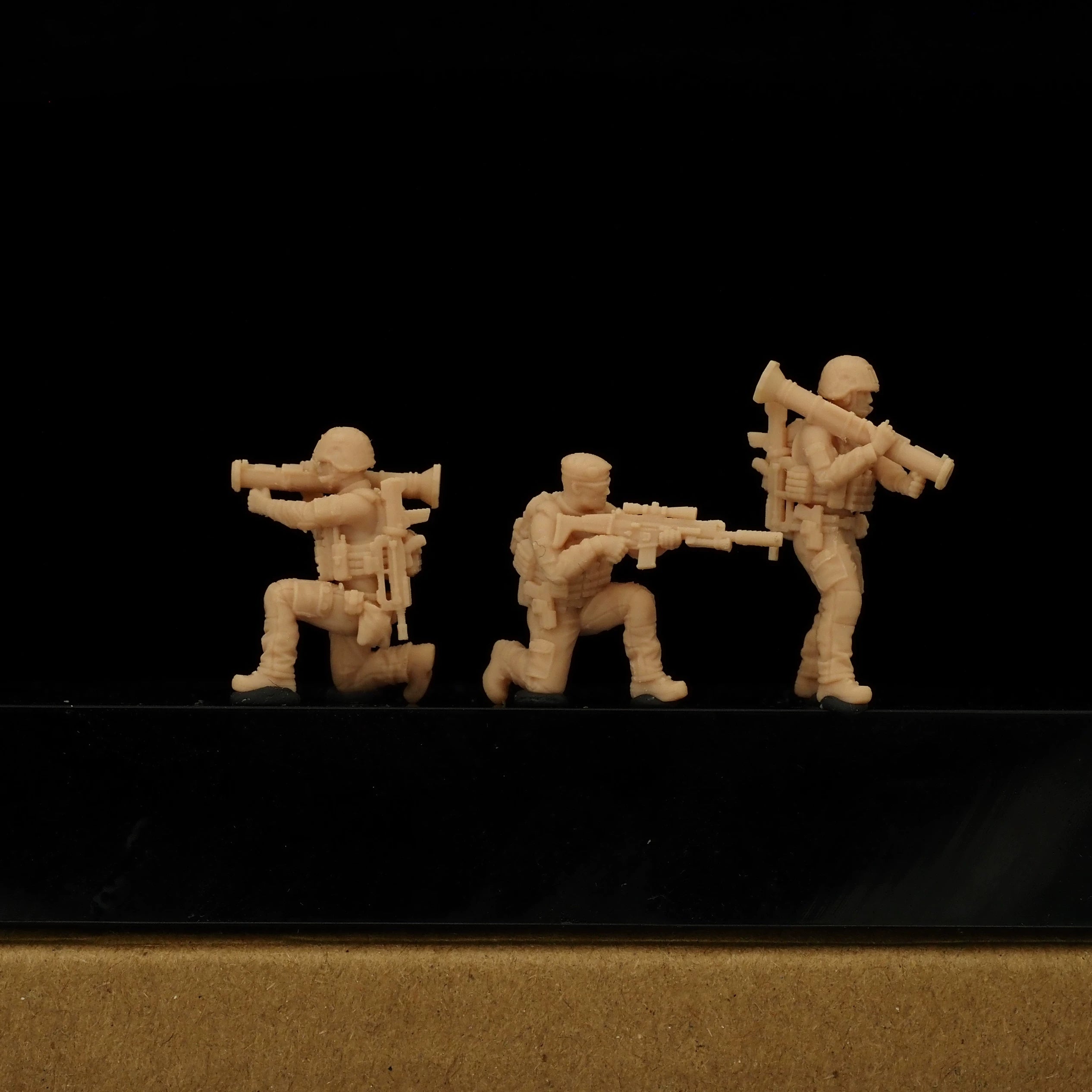 Modern French Soldier 7-Man Team  LSSNO129 1/35/48/64/72/87/100/144