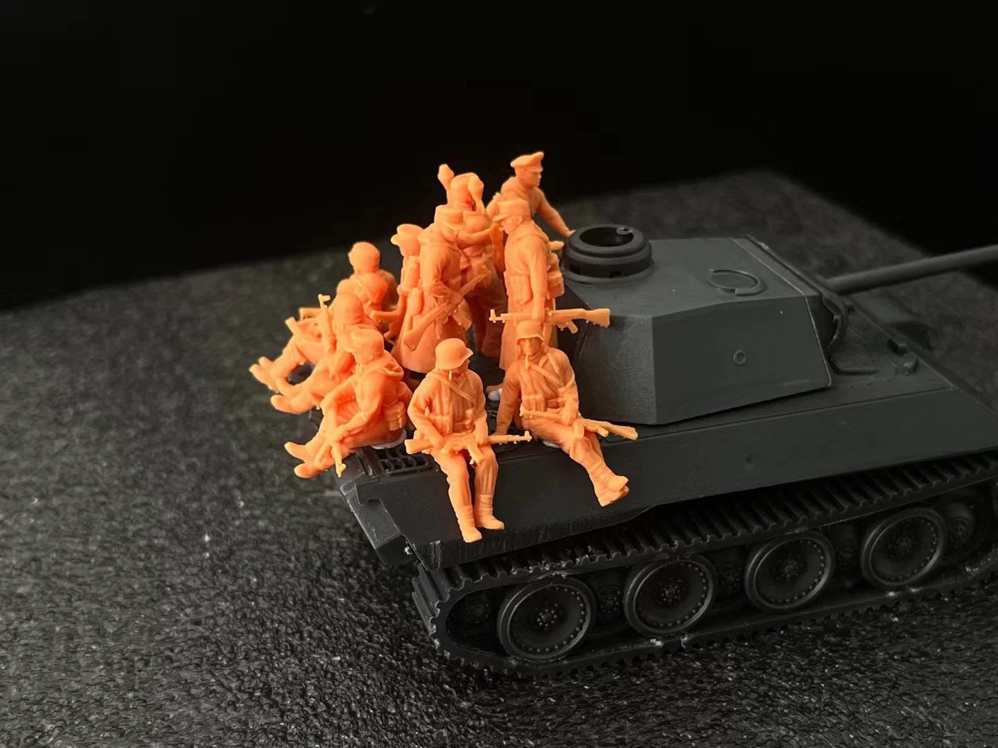 WWII Army Group D tank platoon of 12 members – customizable with various proportions LSSNo37 1/35/48/64/72/87/100/144