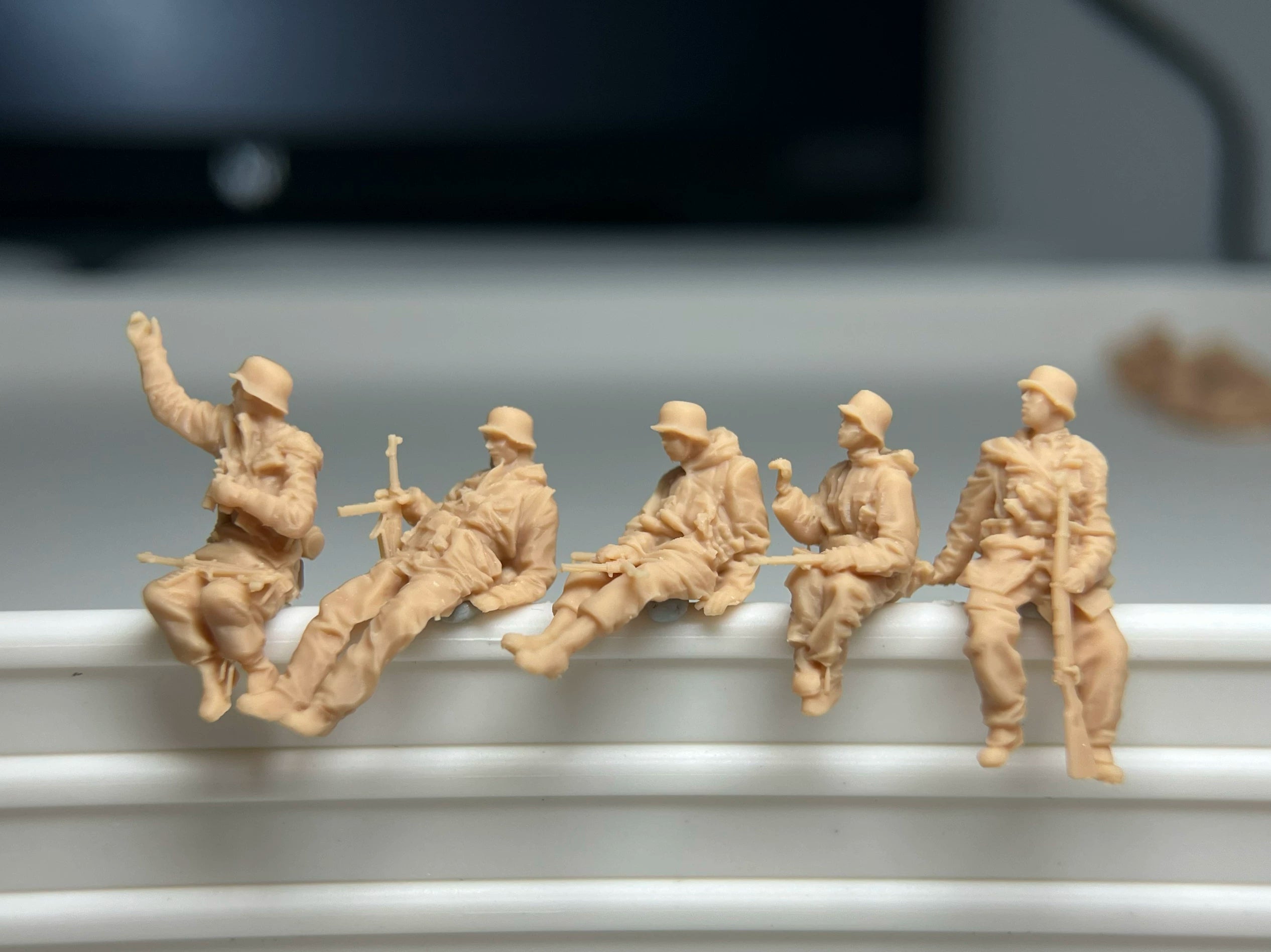 13 Winter Sitting Tank Soldiers in World War II D LSSNO70 1/35/48/64/72/87/100/144