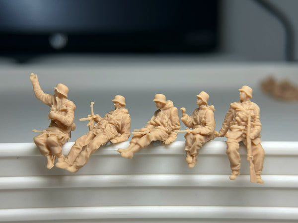 13 Winter Sitting Tank Soldiers in World War II D LSSNO70 1/35/48/64/72/87/100/144