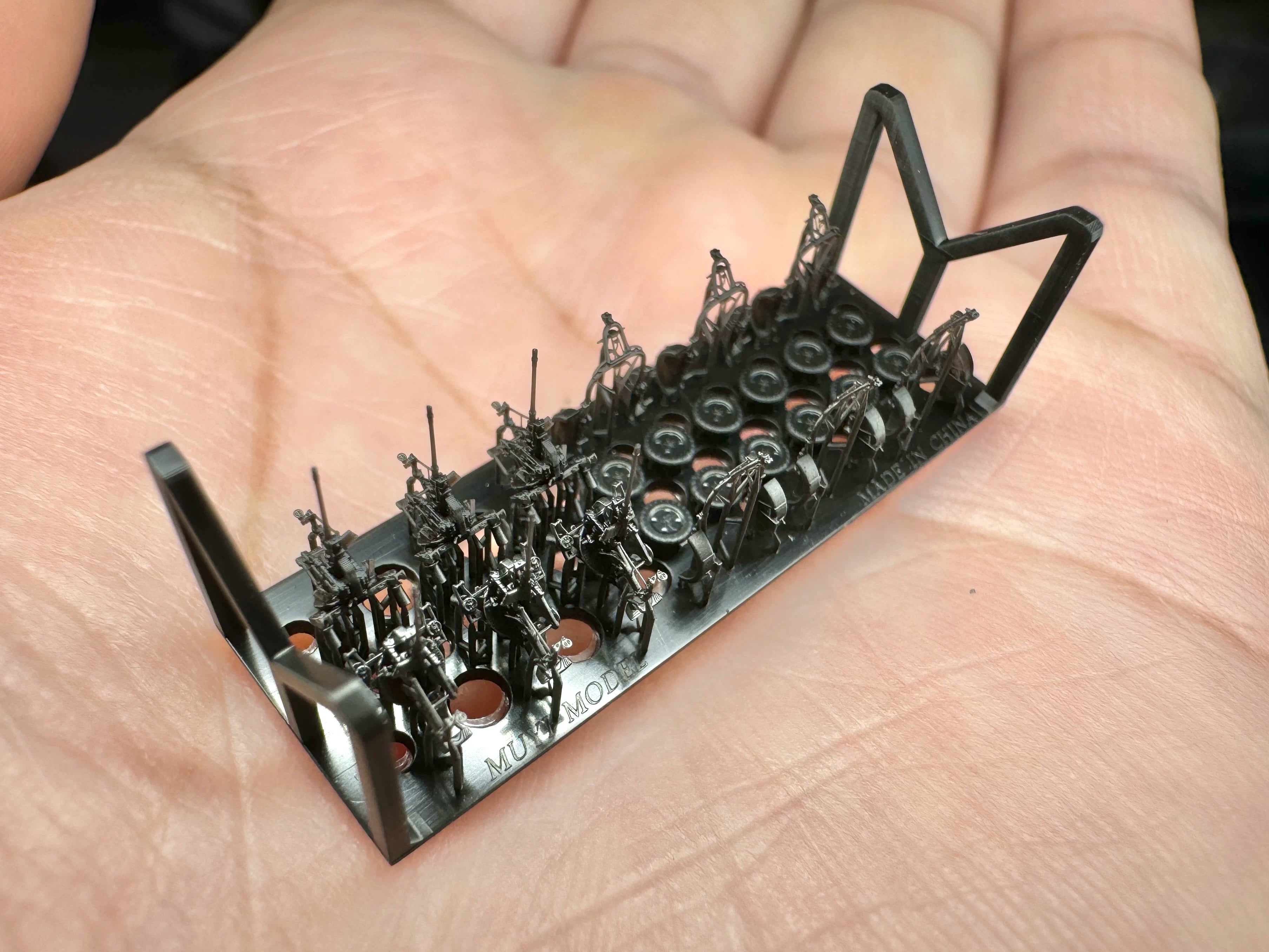 SSMODEL G350012   350 scale German Navy 20 mm C30 machine gun & transporter