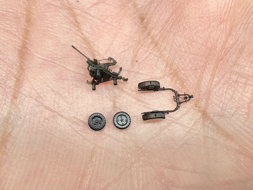 SSMODEL G350012   350 scale German Navy 20 mm C30 machine gun & transporter