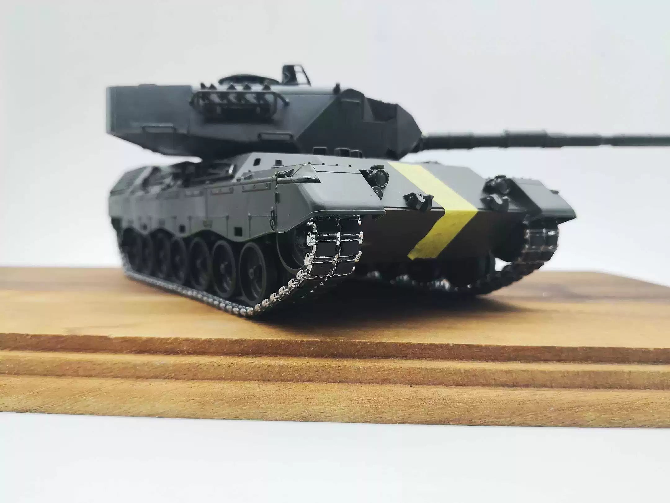 SSMODEL    SX35016 German Leopard 1 PZH2000 universal double-sided adhesive metal track with brass pins 1/35