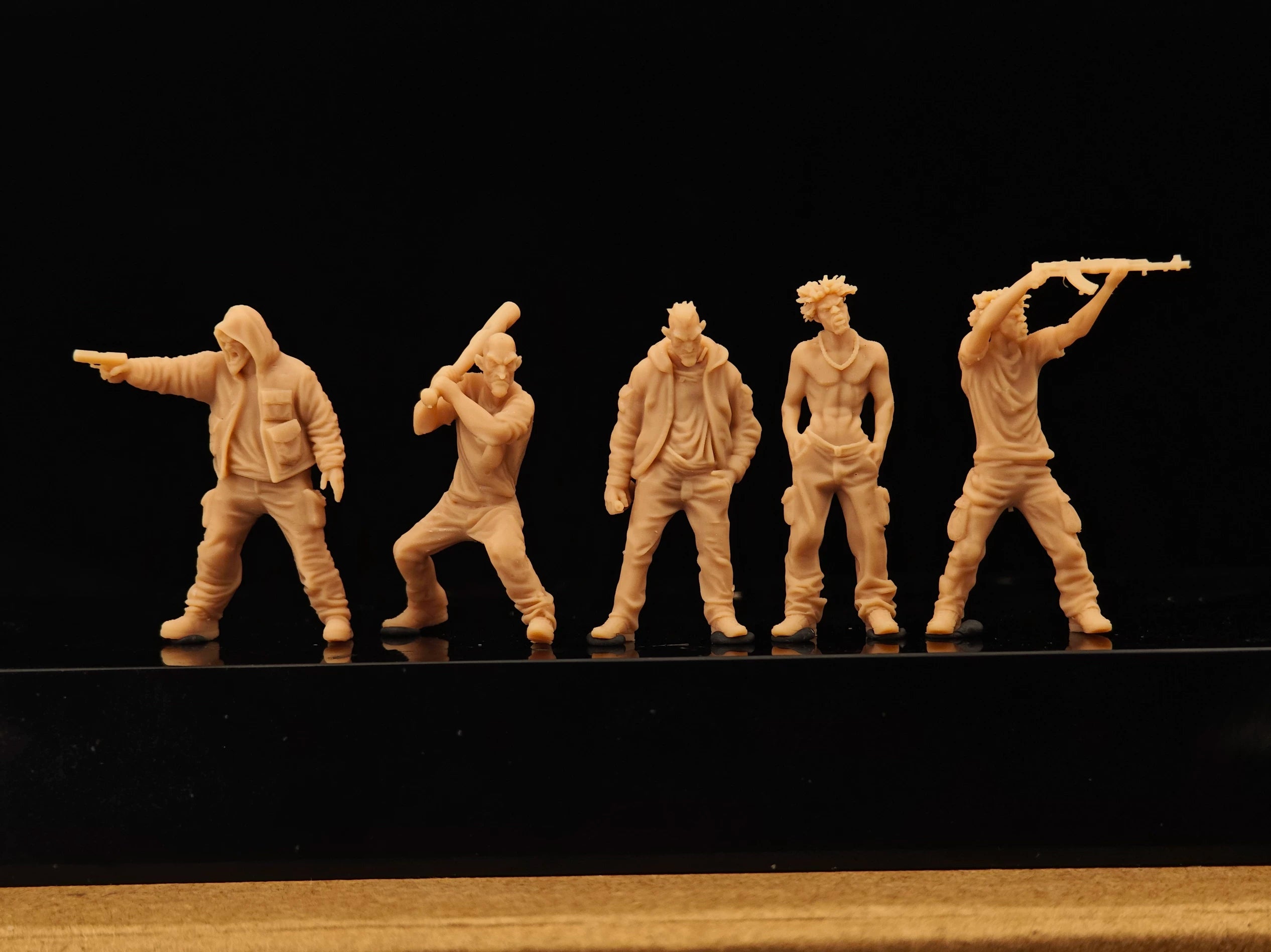A group of five modern street thugs LSSNO167 1/35/48/64/72/87/100/144