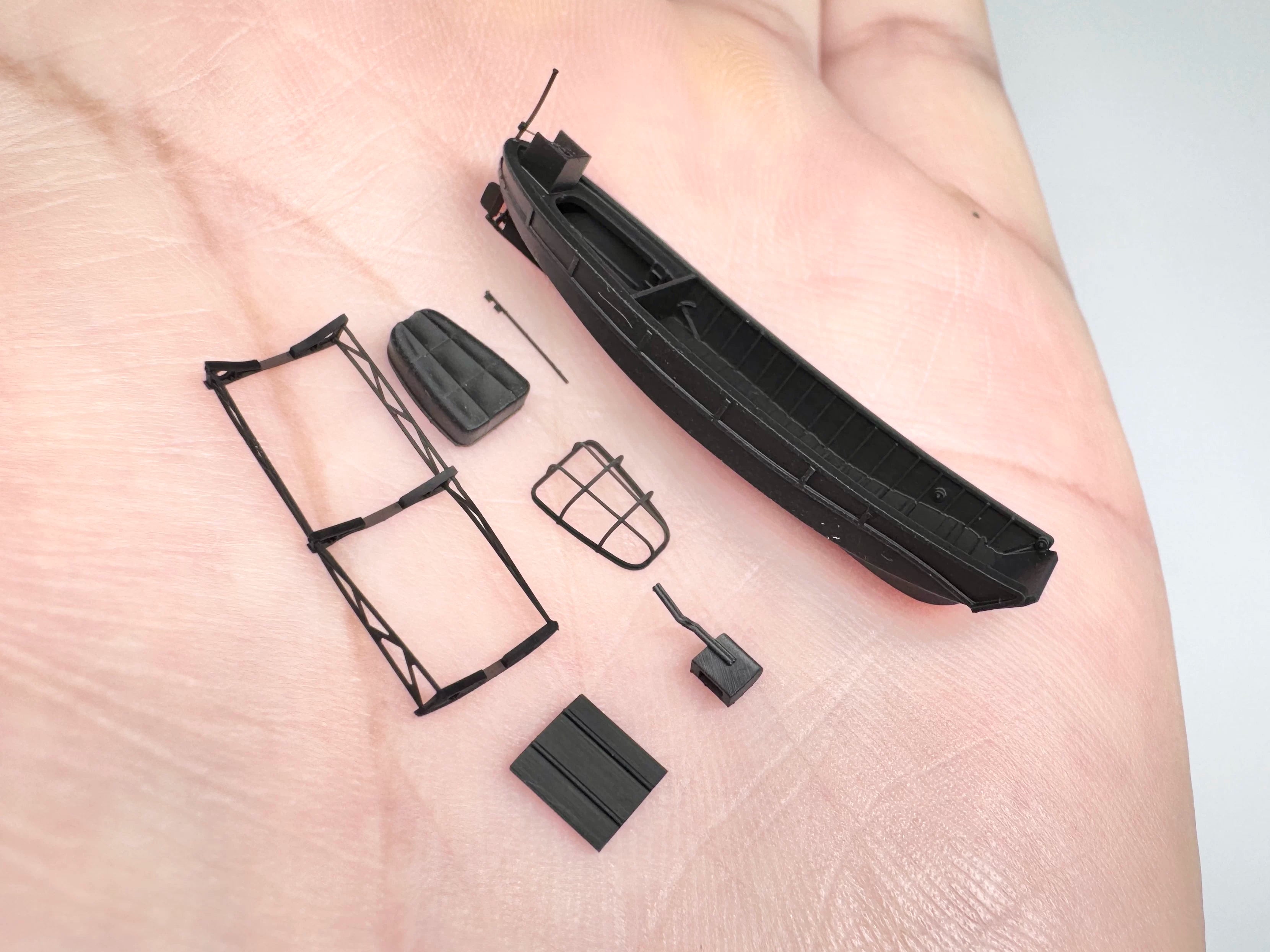 SSMODEL  R350038 1/350 scale 13-meter special awakening transport ship