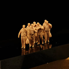 Miniature model of 7 man U.S. bomber crew from World War II (white model) LSSNO245 1/35/48/64/72/87/100/144