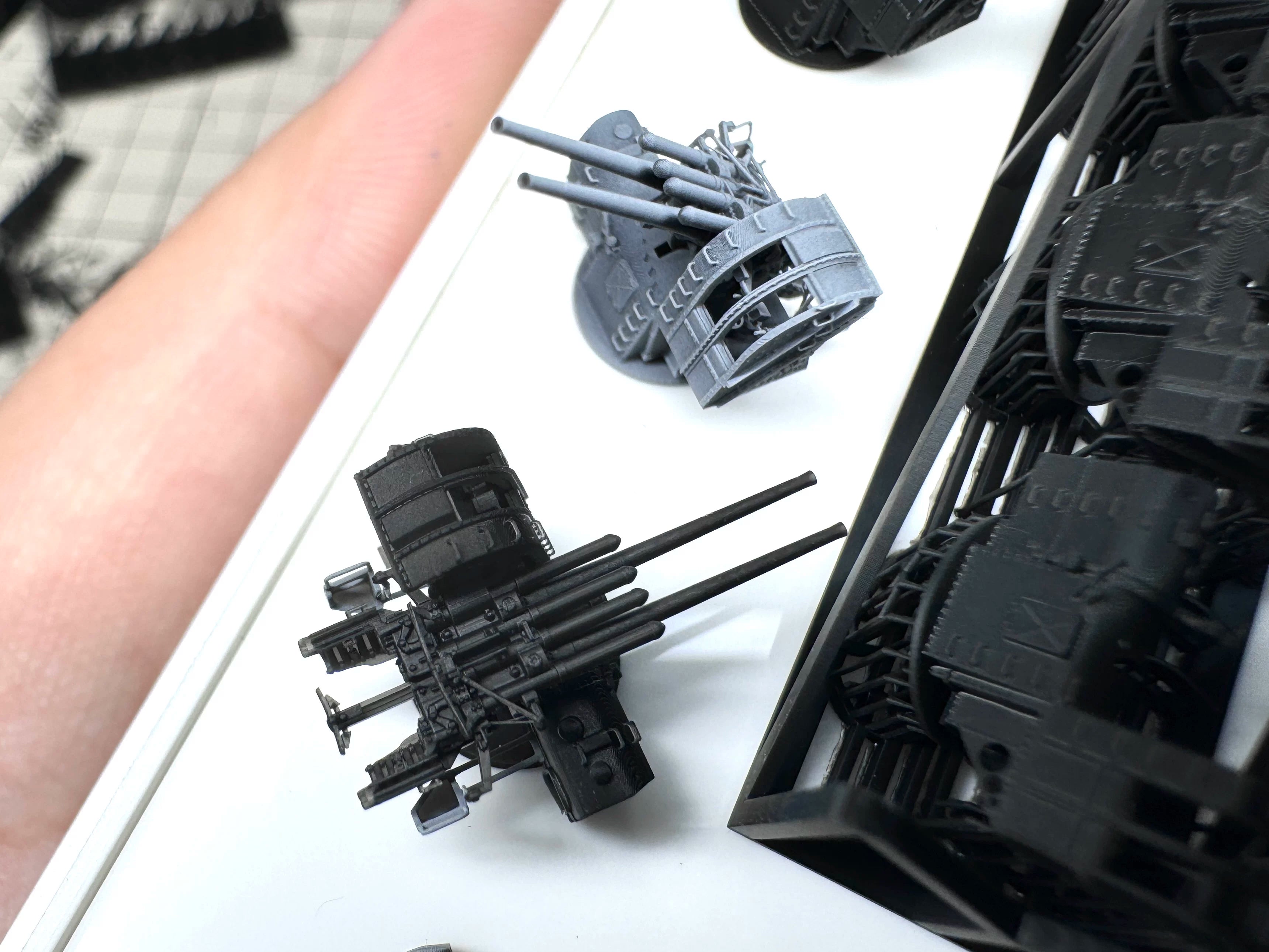 SSMODEL R350015   1/350Proportional 127mm anti-aircraft gun early split three angle adjustments