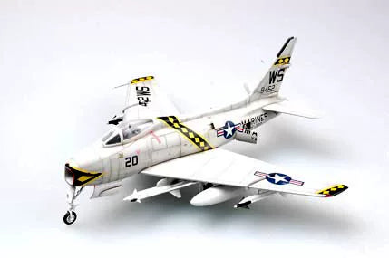 Trumpeter HOBBYBOSS 80313 FJ-4B Rage Fighter-Bomber 1/48